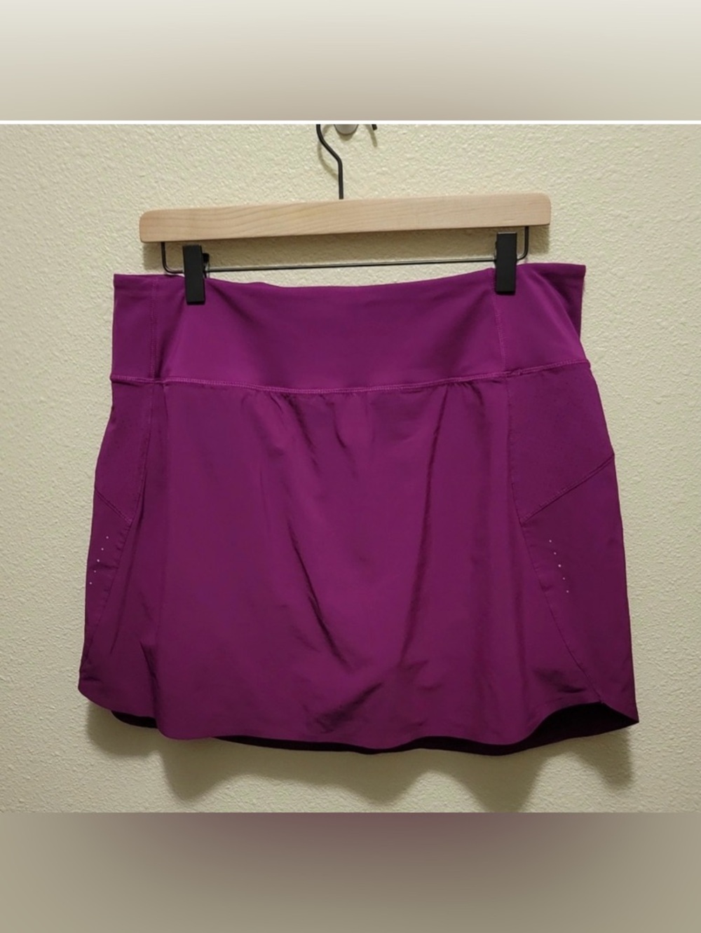 Athleta Run With It Skort - sz L